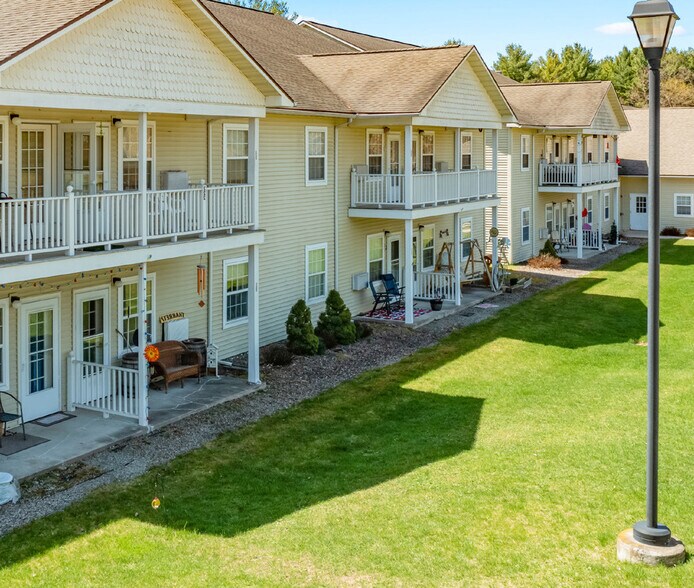 Primary Photo - Pine Grove Apartments