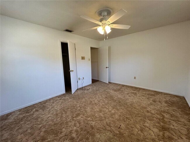 Building Photo - 5359 Emmett Dr