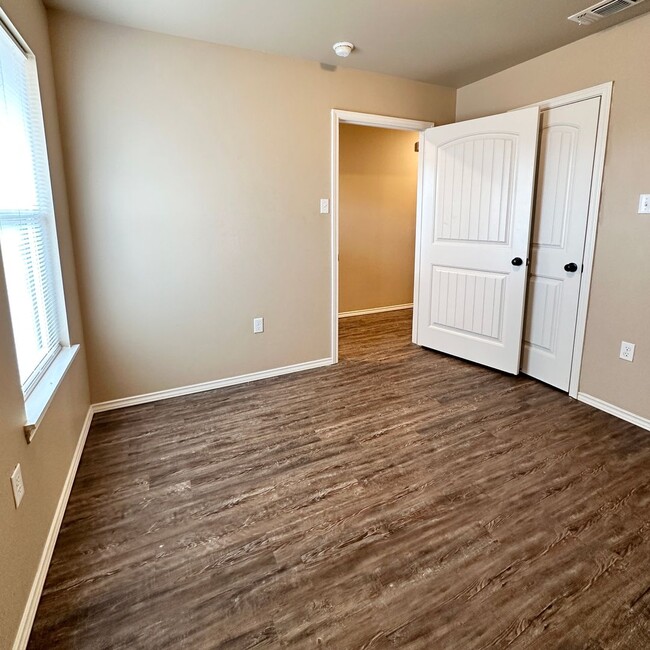 Building Photo - $99 Move In Special With 13 Month Lease!