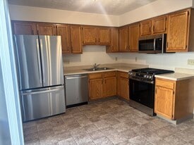 Building Photo - 2404 Deerfield Dr
