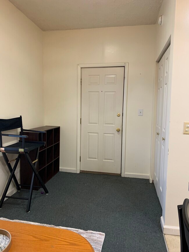 Building Photo - 206 Park St