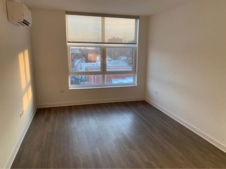 Building Photo - 4743 N Wolcott Ave