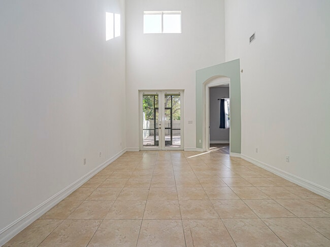 Building Photo - 1835 Bridgepointe Cir