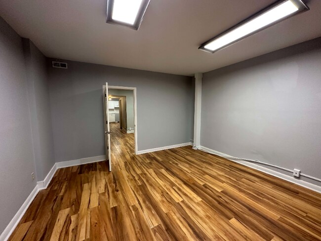 Building Photo - 19 Market St