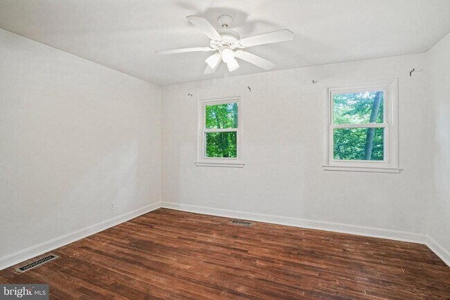 Building Photo - 8525 Geren Rd