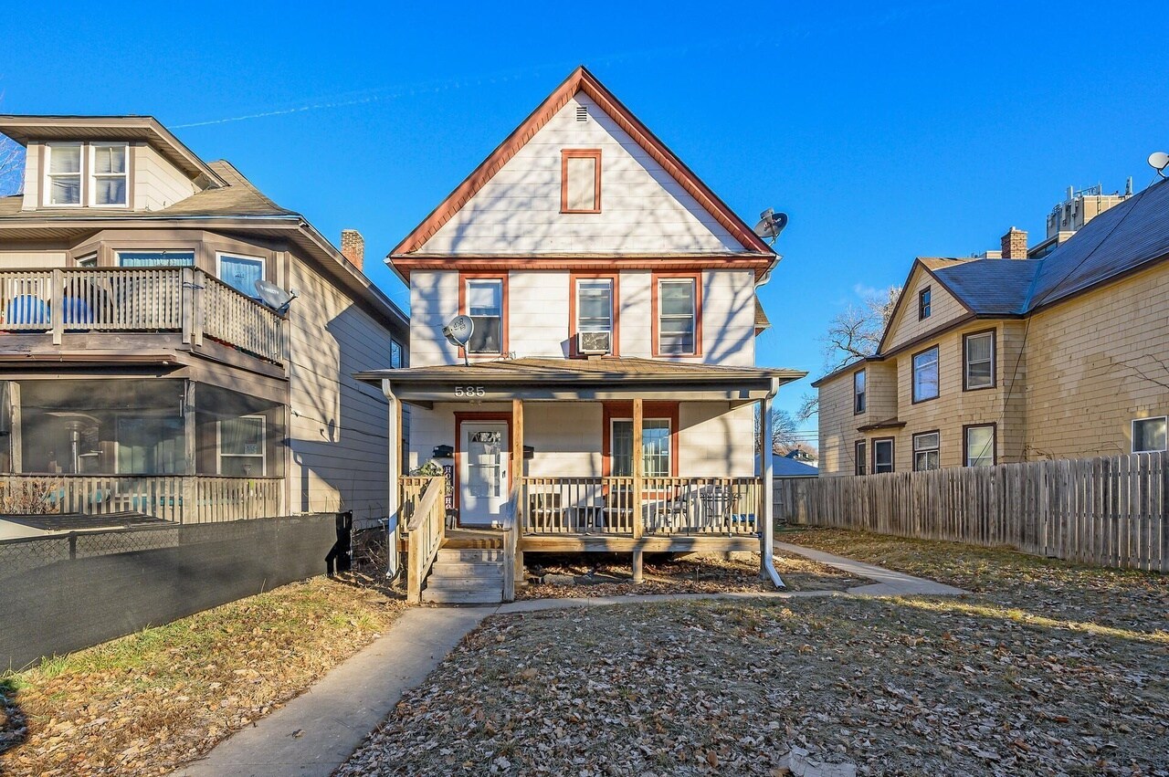 Building Photo - 585 Case Ave