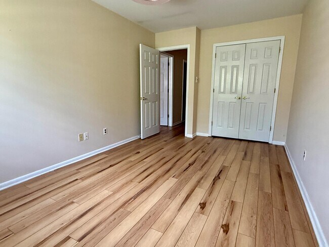 Building Photo - 5545 Doral Dr