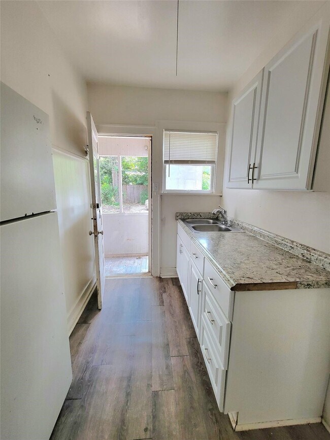 Building Photo - 1238 Peden St