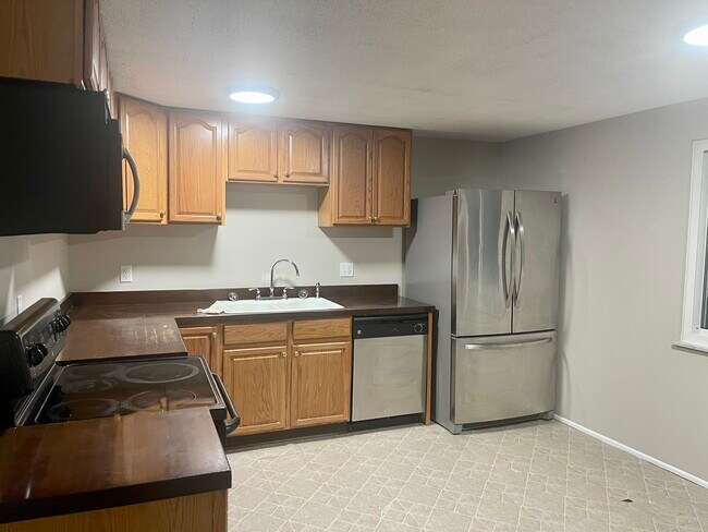 Building Photo - 3481 Reaver Ave