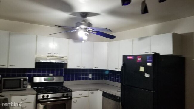 Building Photo - 2 br, 1.5 bath Townhome - 142 BEACONRIDGE DR