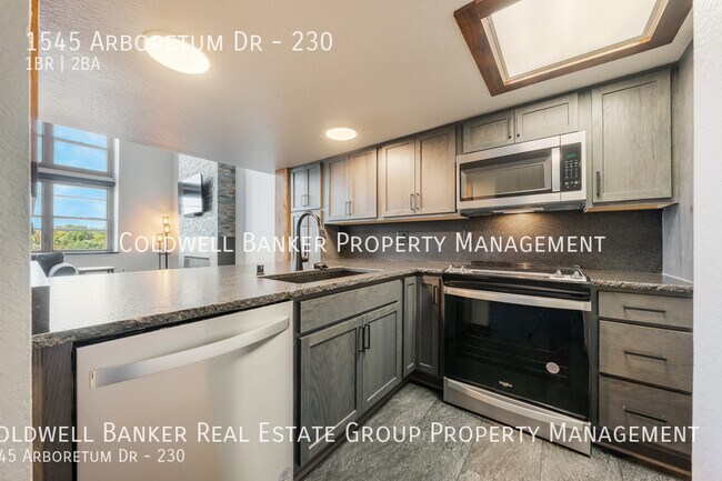 Primary Photo - 1545 Arboretum Dr
