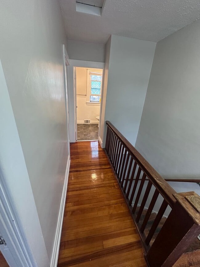 Building Photo - Apartment Available in Village of Liverpool