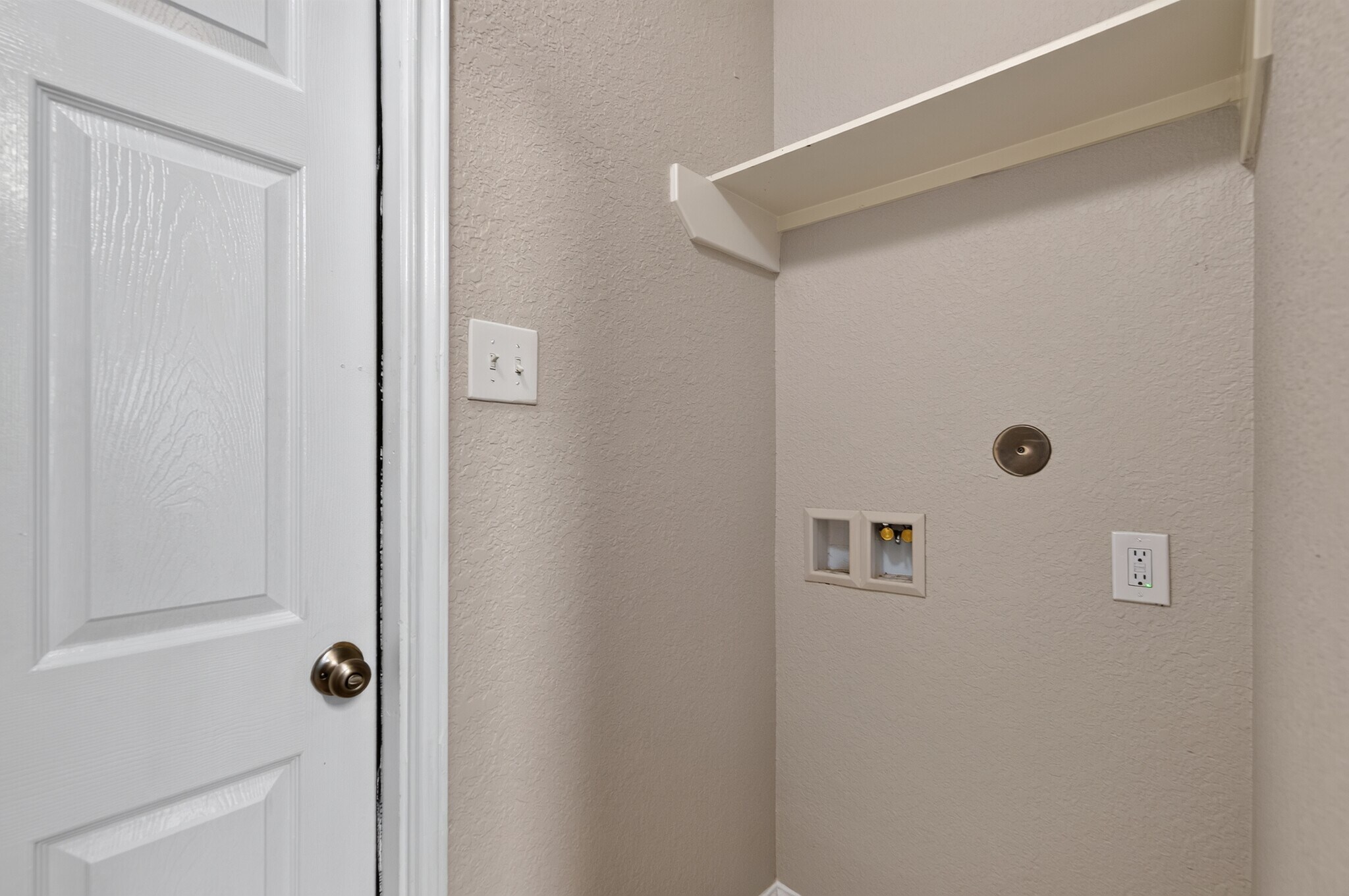 Building Photo - 6531 Luckey Sq