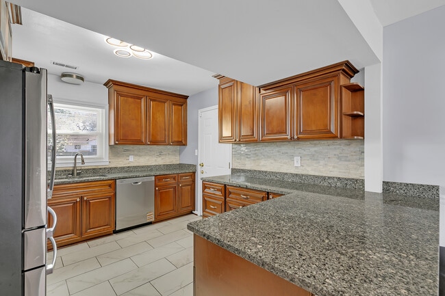 Building Photo - 106 Harris Creek Rd