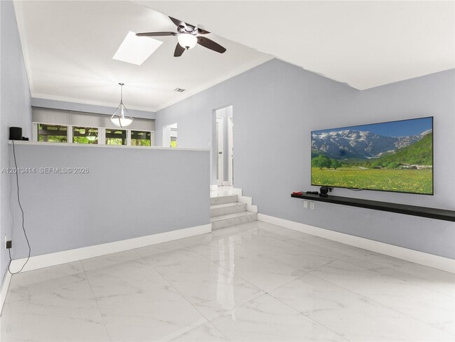 Building Photo - 9133 Fontainebleau Blvd