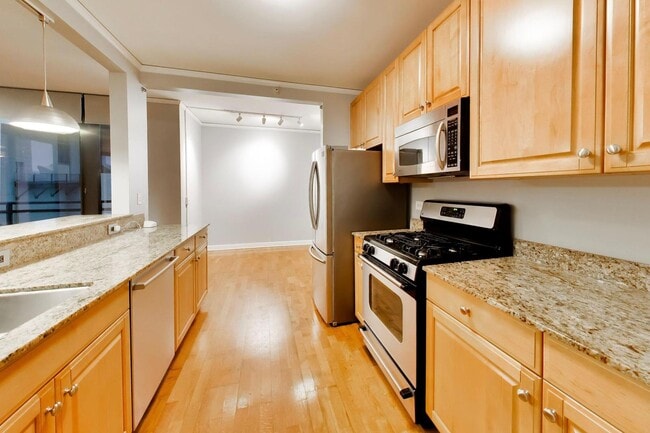 Building Photo - 201 N Westshore Dr