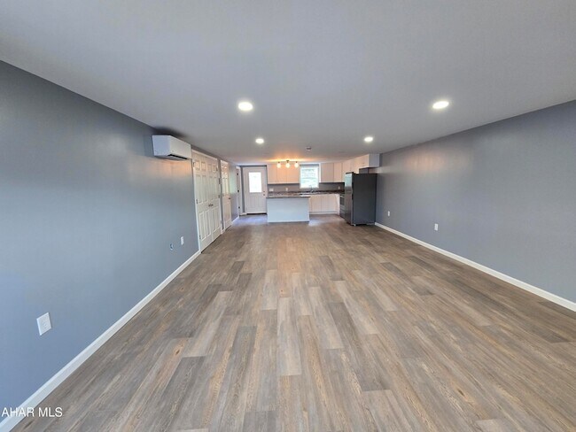 Building Photo - 1654 Quaker Valley Rd