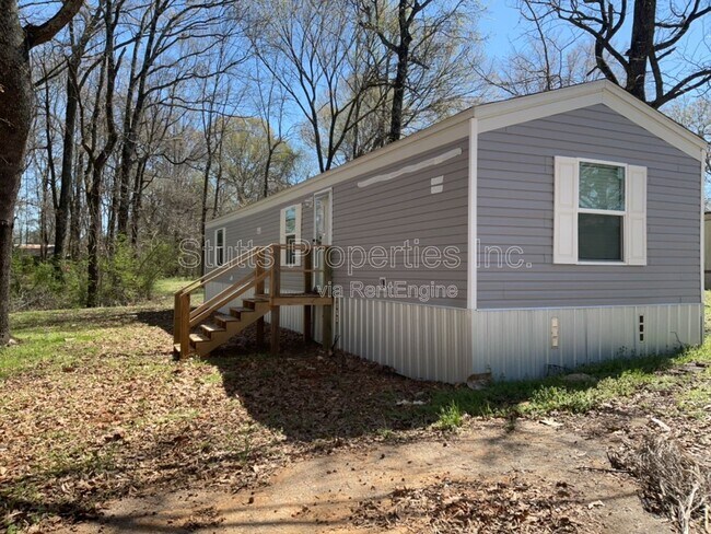 Building Photo - 2295 River Rd