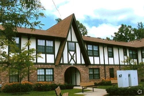 Building Photo - Tudor Gardens