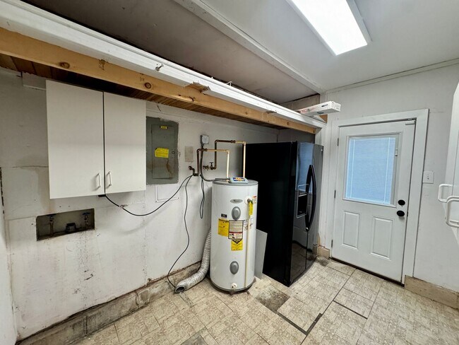 Building Photo - Beautiful Ranch Style Home