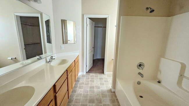 Building Photo - Charming 3-Bedroom, 2-Bath Home with Spacious Layout & Cozy Features