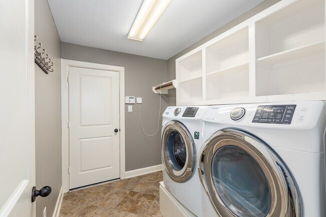 Building Photo - 27 N Arrow Canyon Cir