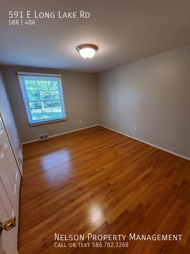 Building Photo - 591 E Long Lake Rd