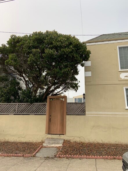 Building Photo - 2700 Ortega St