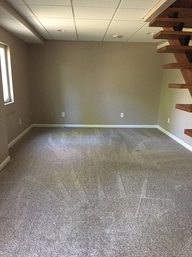 Building Photo - 1009 E High St