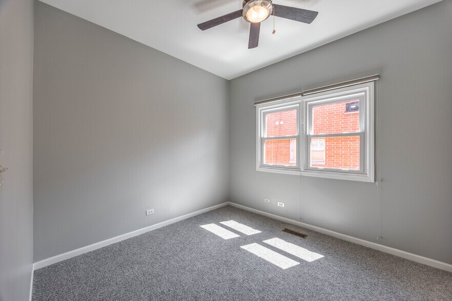 Building Photo - 855 W Erie St