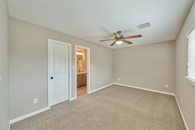 Building Photo - 132 Artesian Way