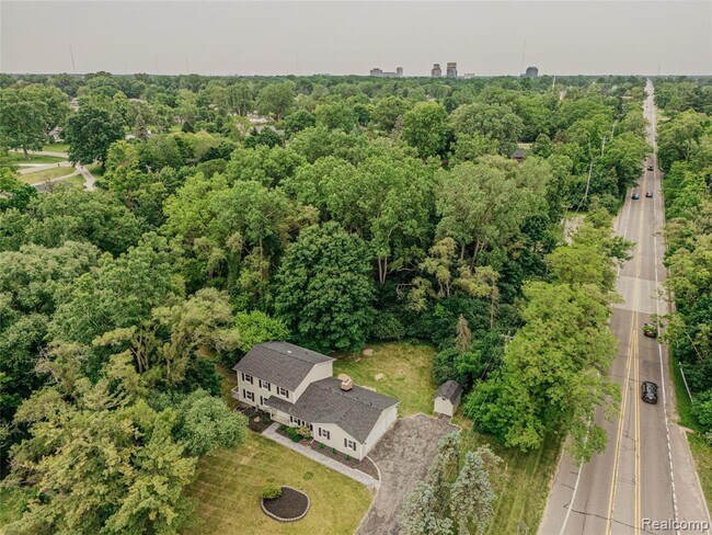 Building Photo - 21993 Riverview Dr