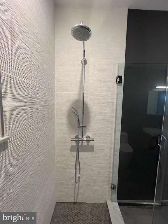 Building Photo - 423 Wallace St