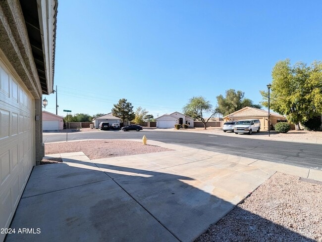 Building Photo - 7059 W Gardenia Ave