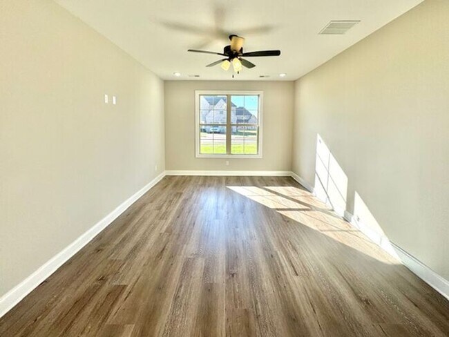 Building Photo - Beautiful Modern Brand New Home in Stonebr...