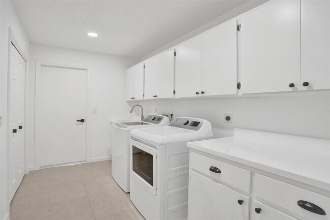 Building Photo - 2891 NW 28th Terrace