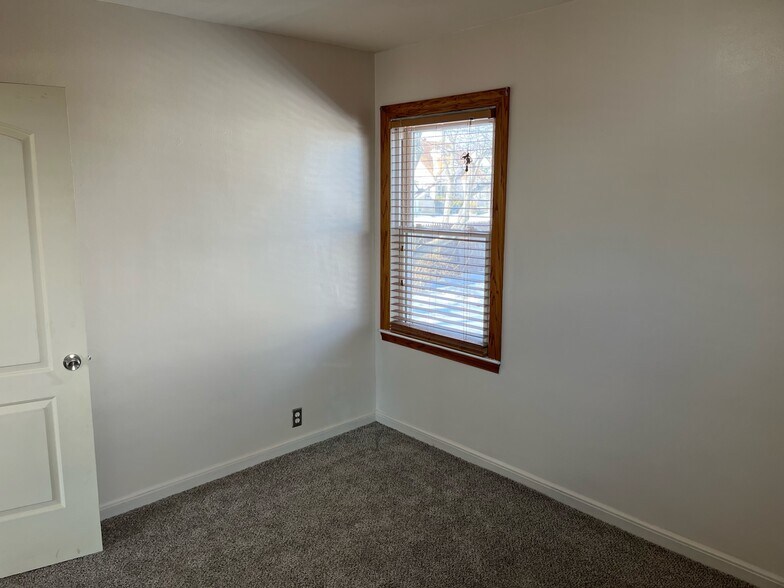 Bedroom 2 - 8634 W Burleigh St