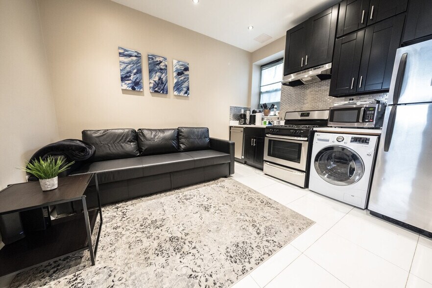 Building Photo - 5 W 101st St