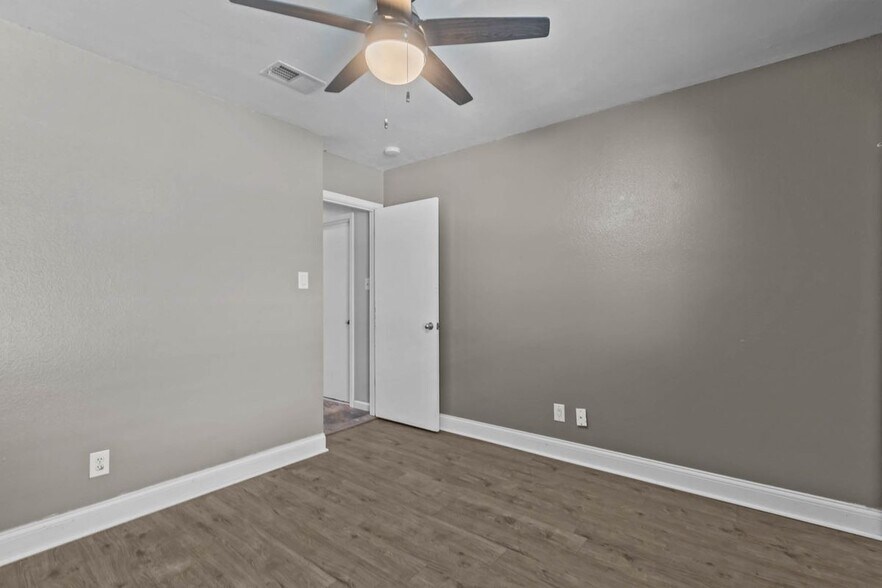 Building Photo - 5116 Canadian Ave