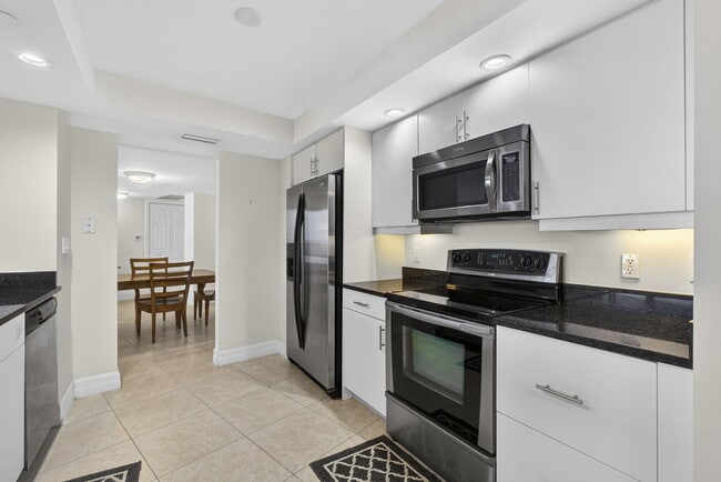 Building Photo - 3000 N Ocean Dr