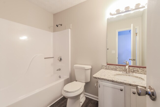 Building Photo - Fantastic 3bd/2ba home! Coming soon!