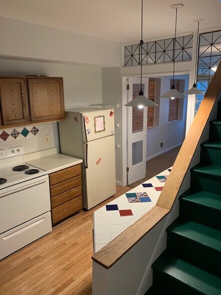 Kitchen - 1047 S Charles St