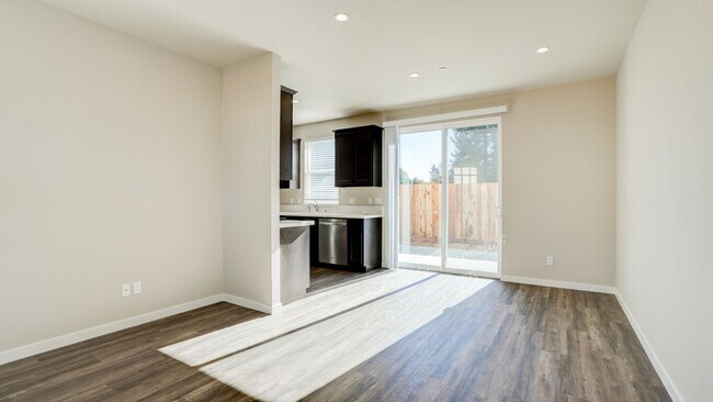 Building Photo - 542 Trisha Ln