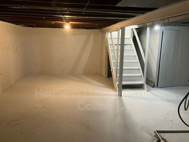 Building Photo - 10077 Dorothy Ave