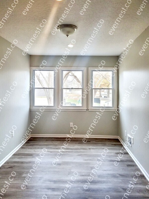 Building Photo - 210 Brookview Dr