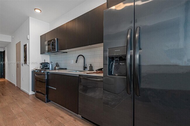 Building Photo - 398 NE 5th St