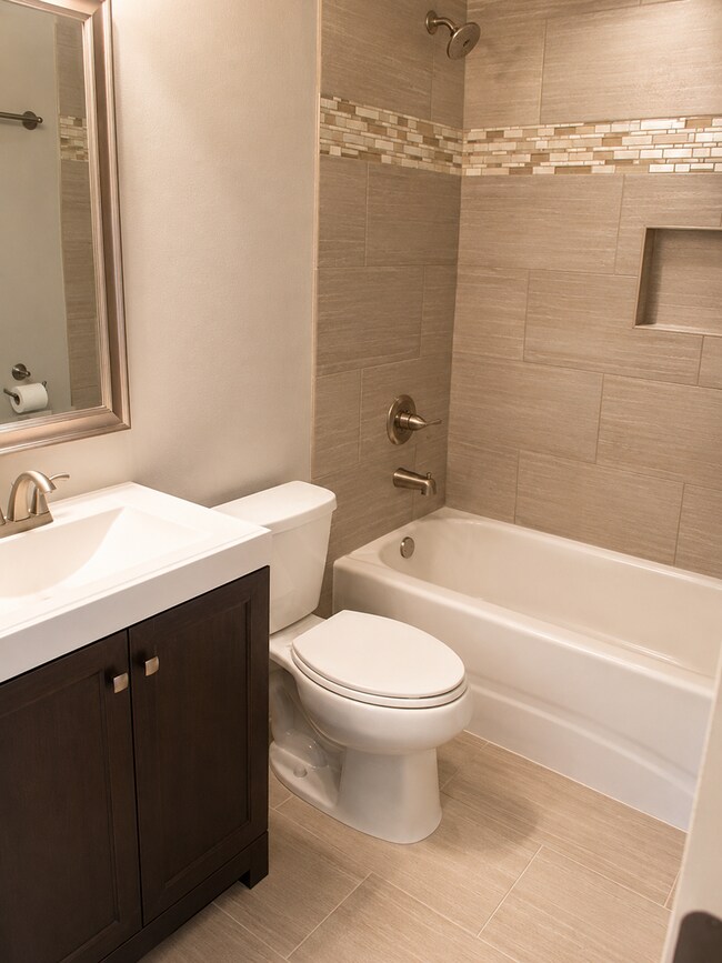 Building Photo - Recently renovated home in great neighborhood close to schools, parks, and shopping