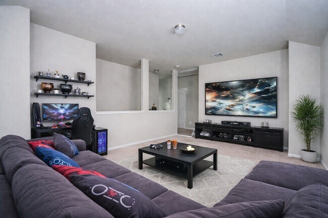 Building Photo - 2710 Hoffman Ln