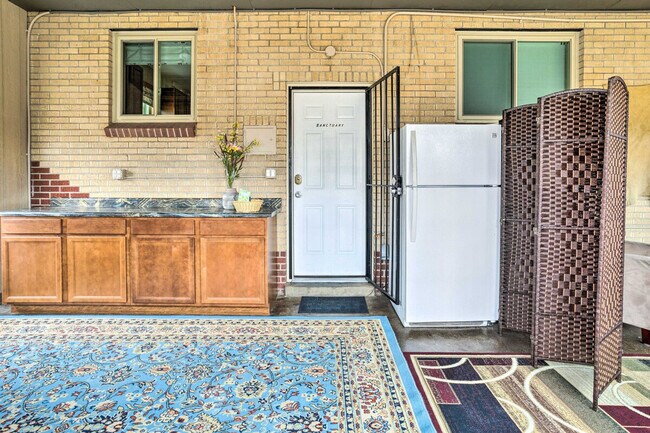 Building Photo - 3560 Dahlia St