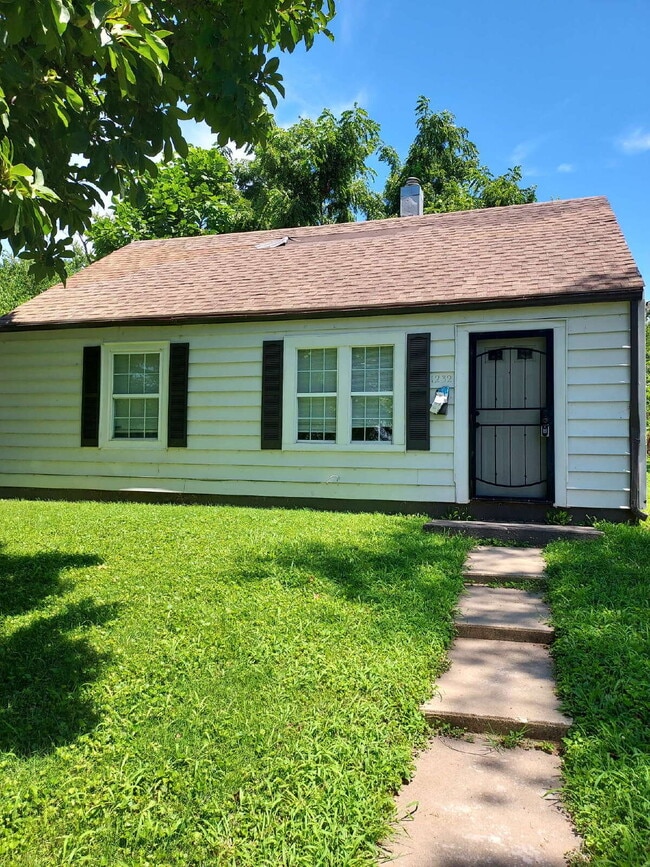 Primary Photo - "Charming 2-Bedroom Gem with Cozy 744 Sq F...